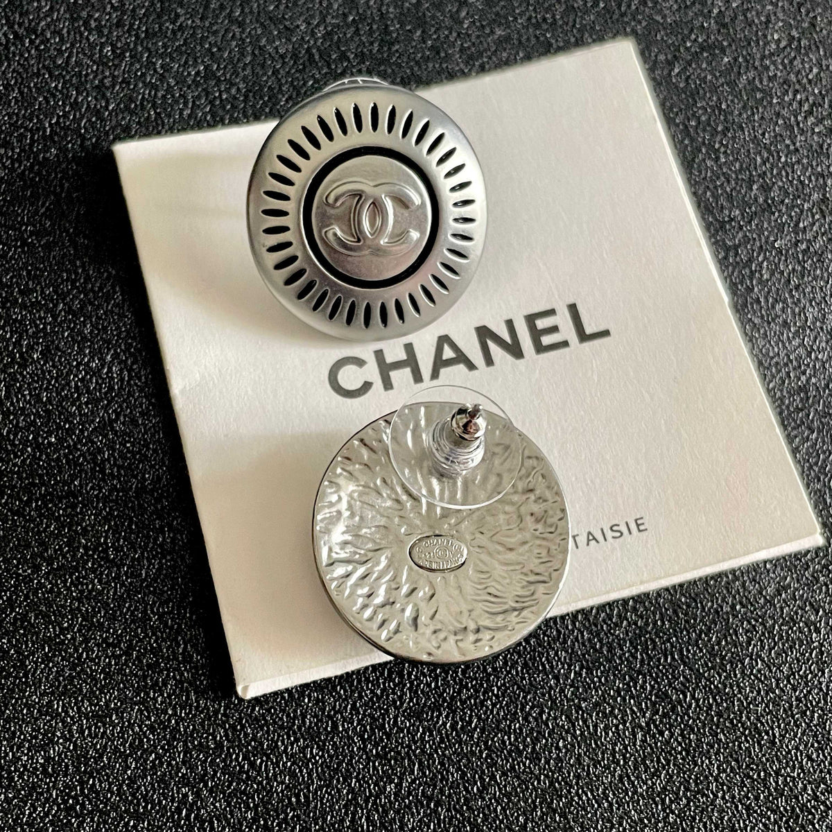 Double-C Emblem Stud Earrings in Polished Metal-Tone – Design 116 main product view