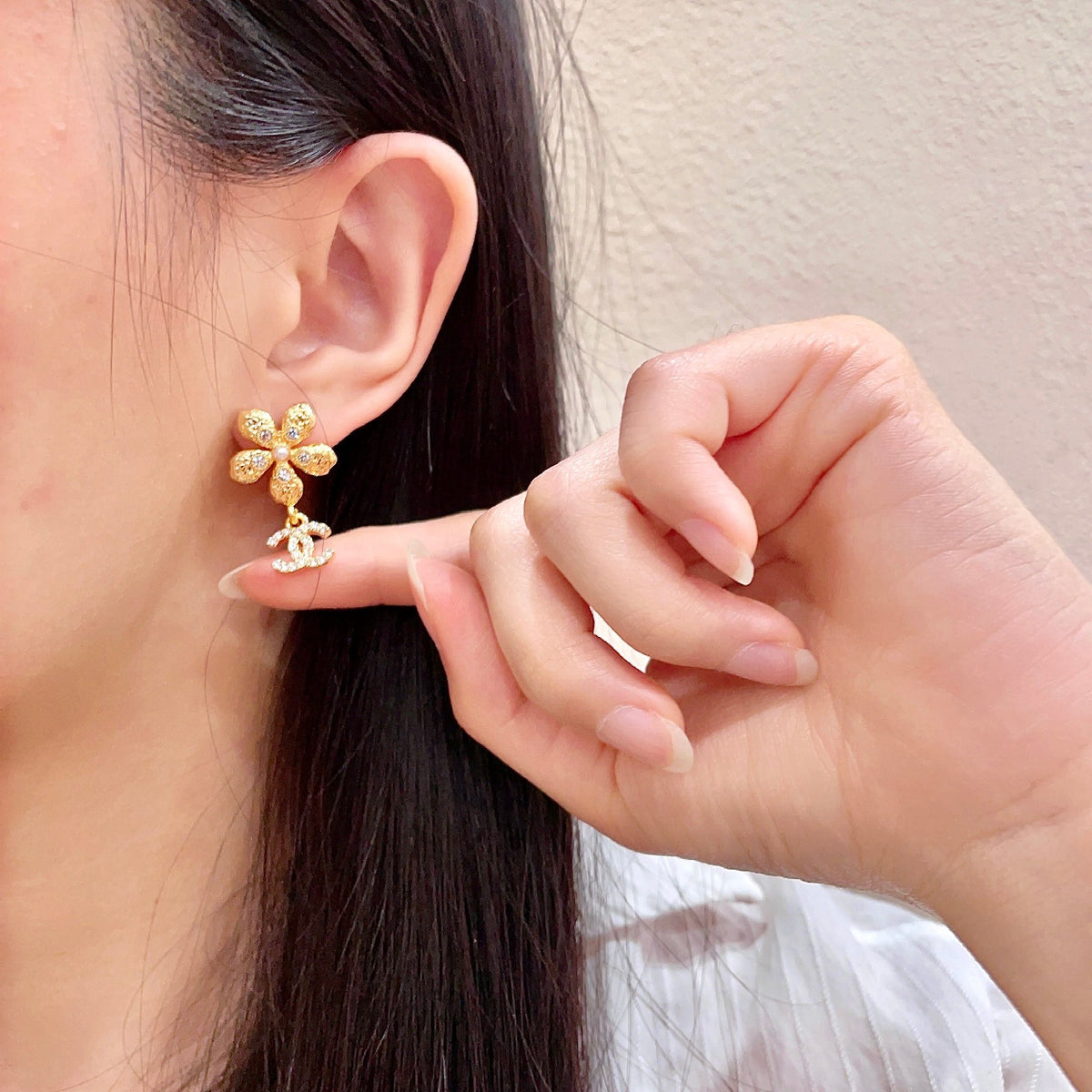 Double-C Emblem Stud Earrings in Polished Metal-Tone – Design 090 front product view