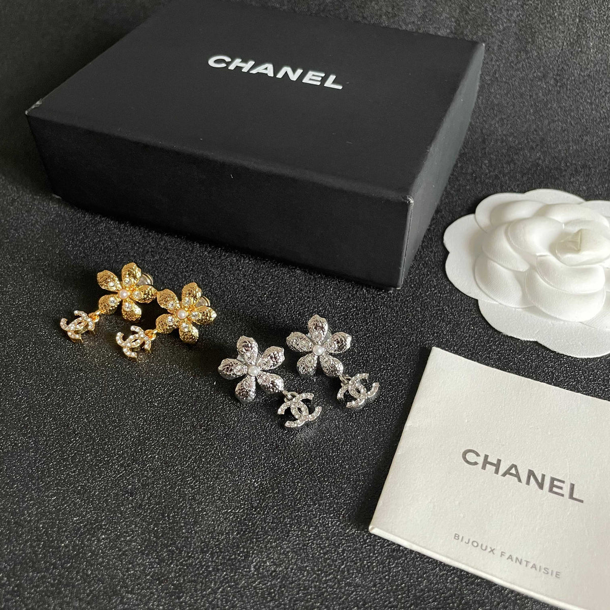 Double-C Emblem Stud Earrings in Polished Metal-Tone – Design 090 side detail