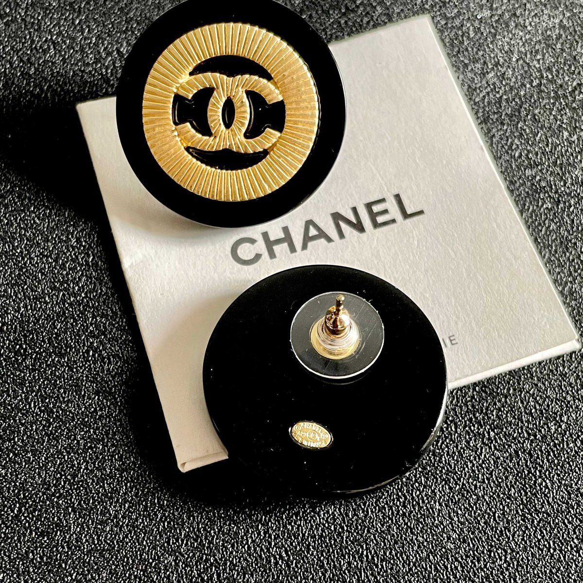 Double-C Emblem Stud Earrings in Polished Metal-Tone – Design 030 main product view
