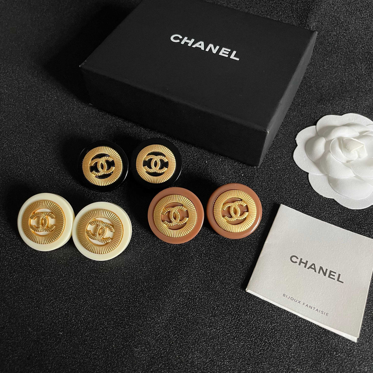 Double-C Emblem Stud Earrings in Polished Metal-Tone – Design 008 close-up detail