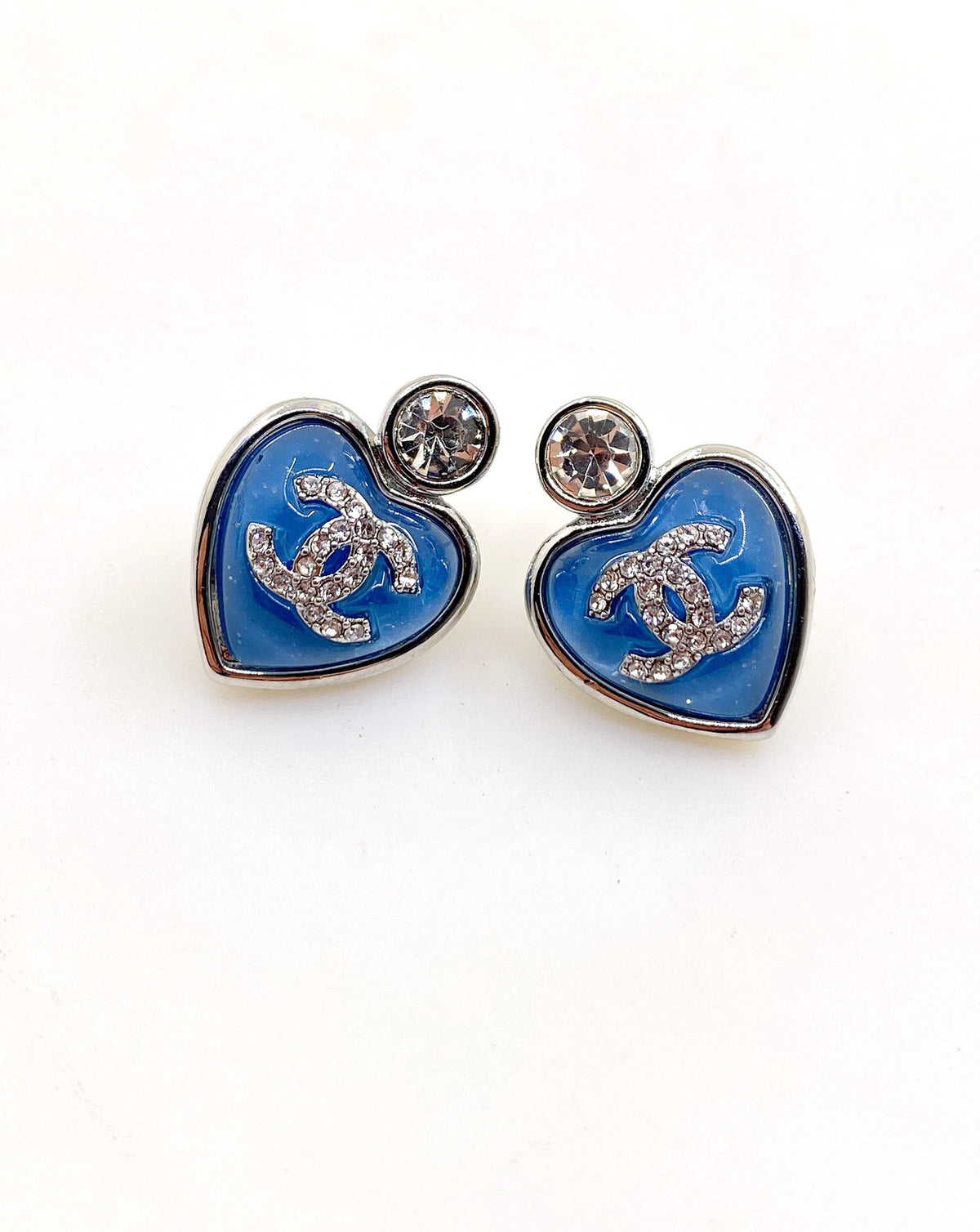 Heart Stud Earrings in Gold-Tone – Heart Detail – Design 002 side detail