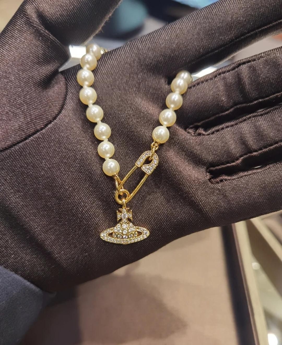 Pearl Pendant Necklace in Polished Metal-Tone – Pearl Detail – Design 003 main product view