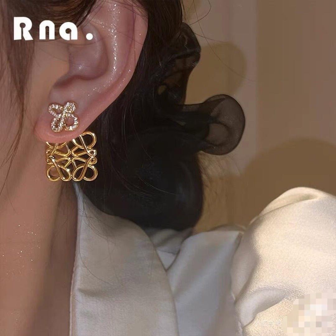 Sculptural Stud Earrings in Gold-Tone with Pearl-Style Detail – Design 01 main product view