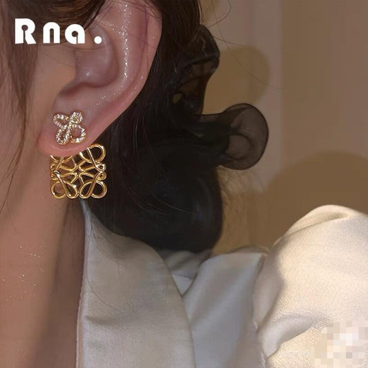 Sculptural Stud Earrings in Gold-Tone with Pearl-Style Detail – Design 01 main product view