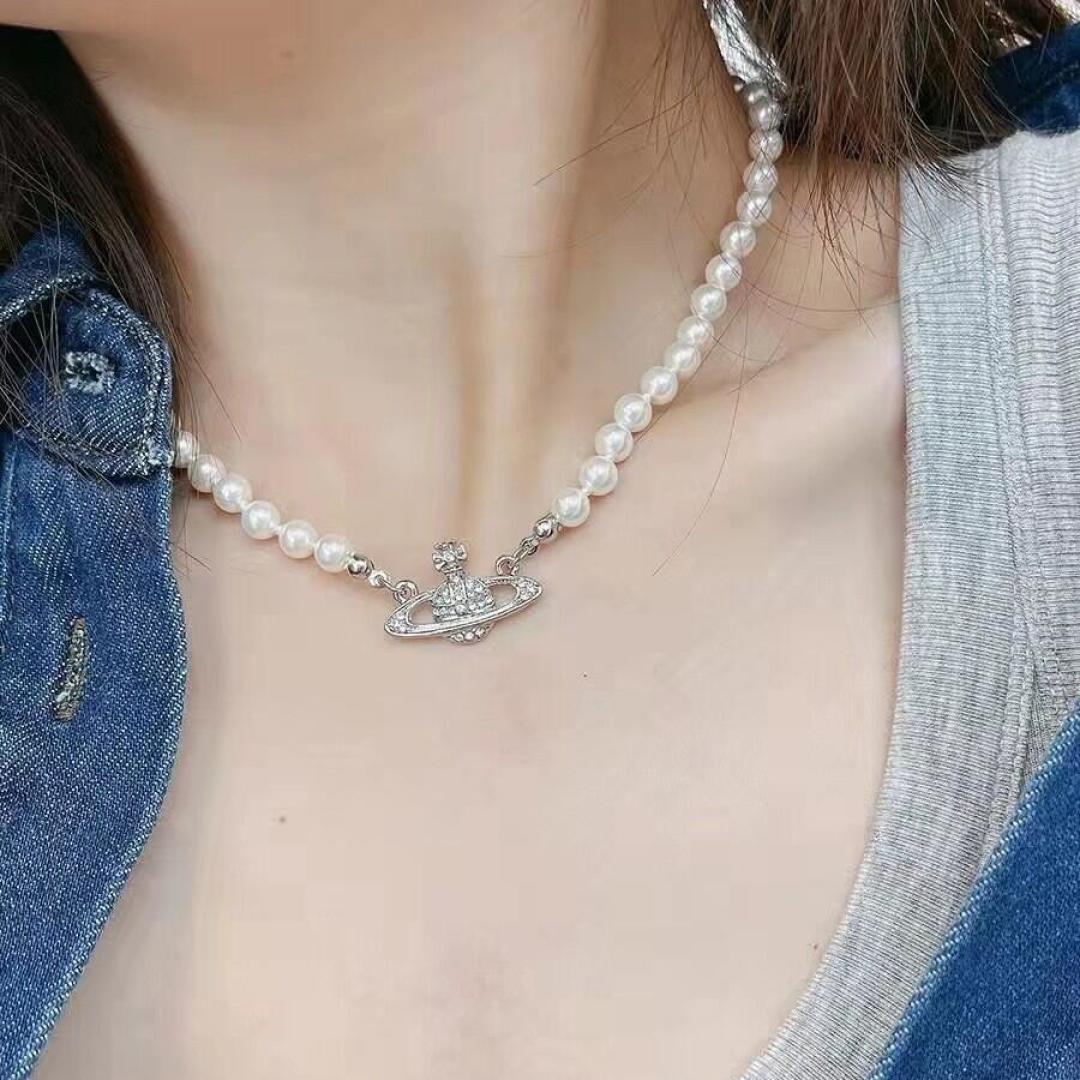 Pearl Pendant Necklace in Polished Metal-Tone – Pearl Detail front product view