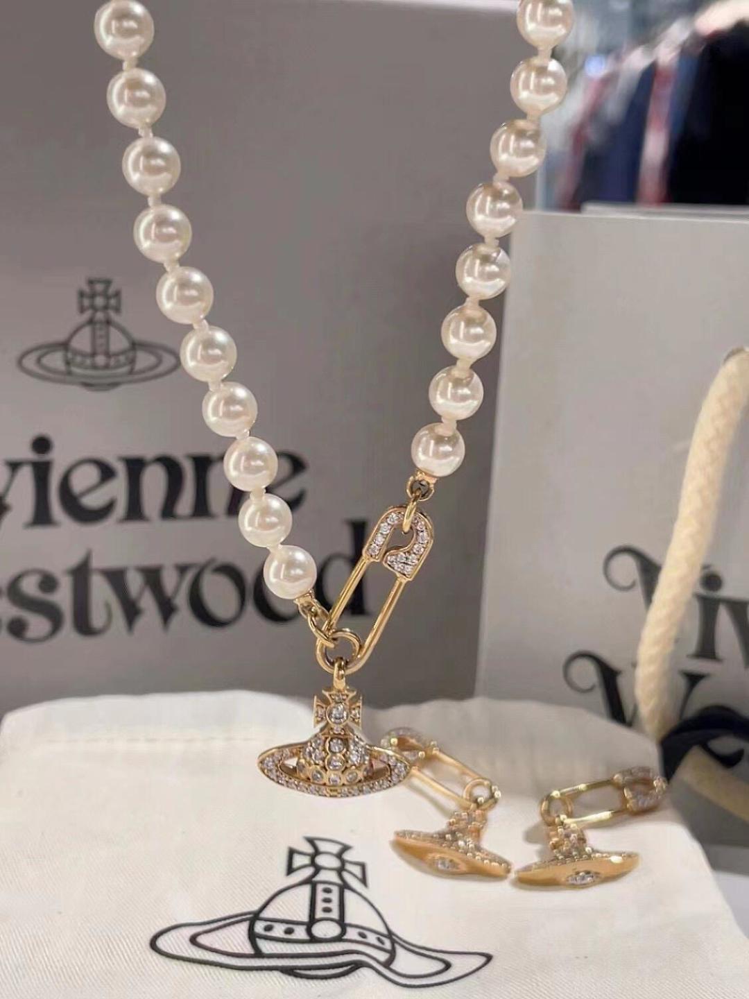 Pearl Pendant Necklace in Polished Metal-Tone – Pearl Detail – Design 003 main product view