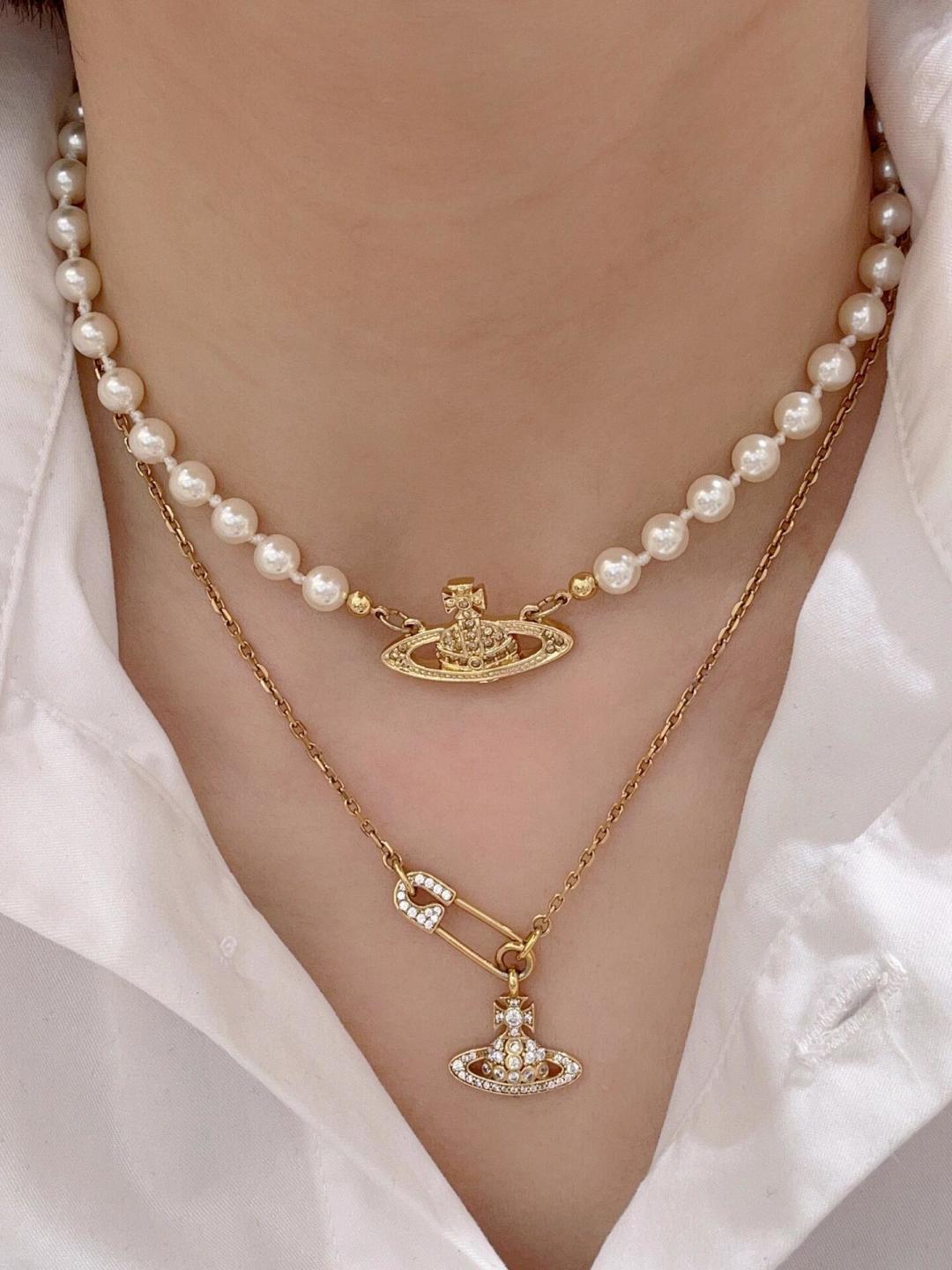 Pearl Pendant Necklace in Polished Metal-Tone – Pearl Detail – Design 006 front product view
