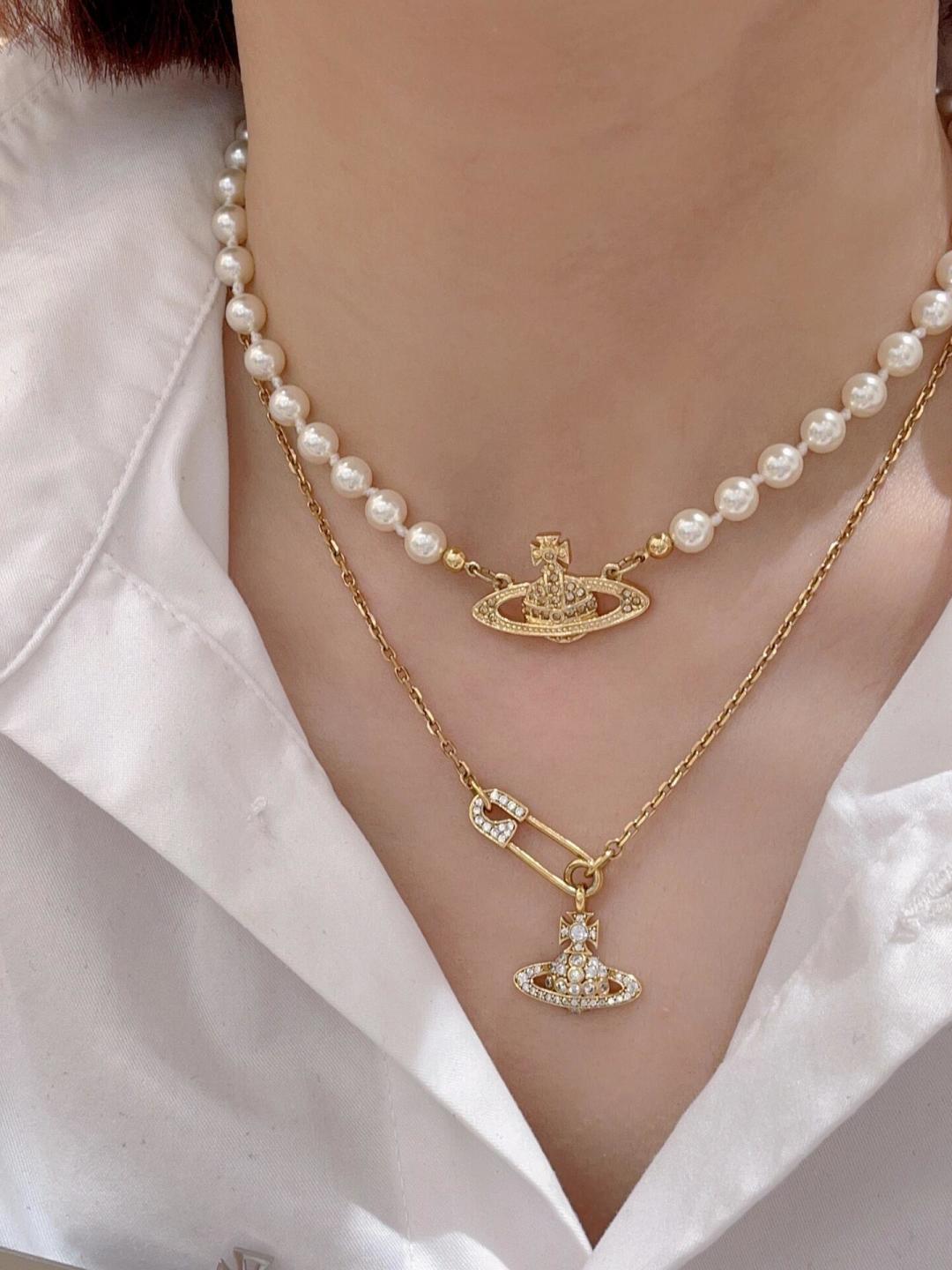 Pearl Pendant Necklace in Polished Metal-Tone – Pearl Detail – Design 006 main product view