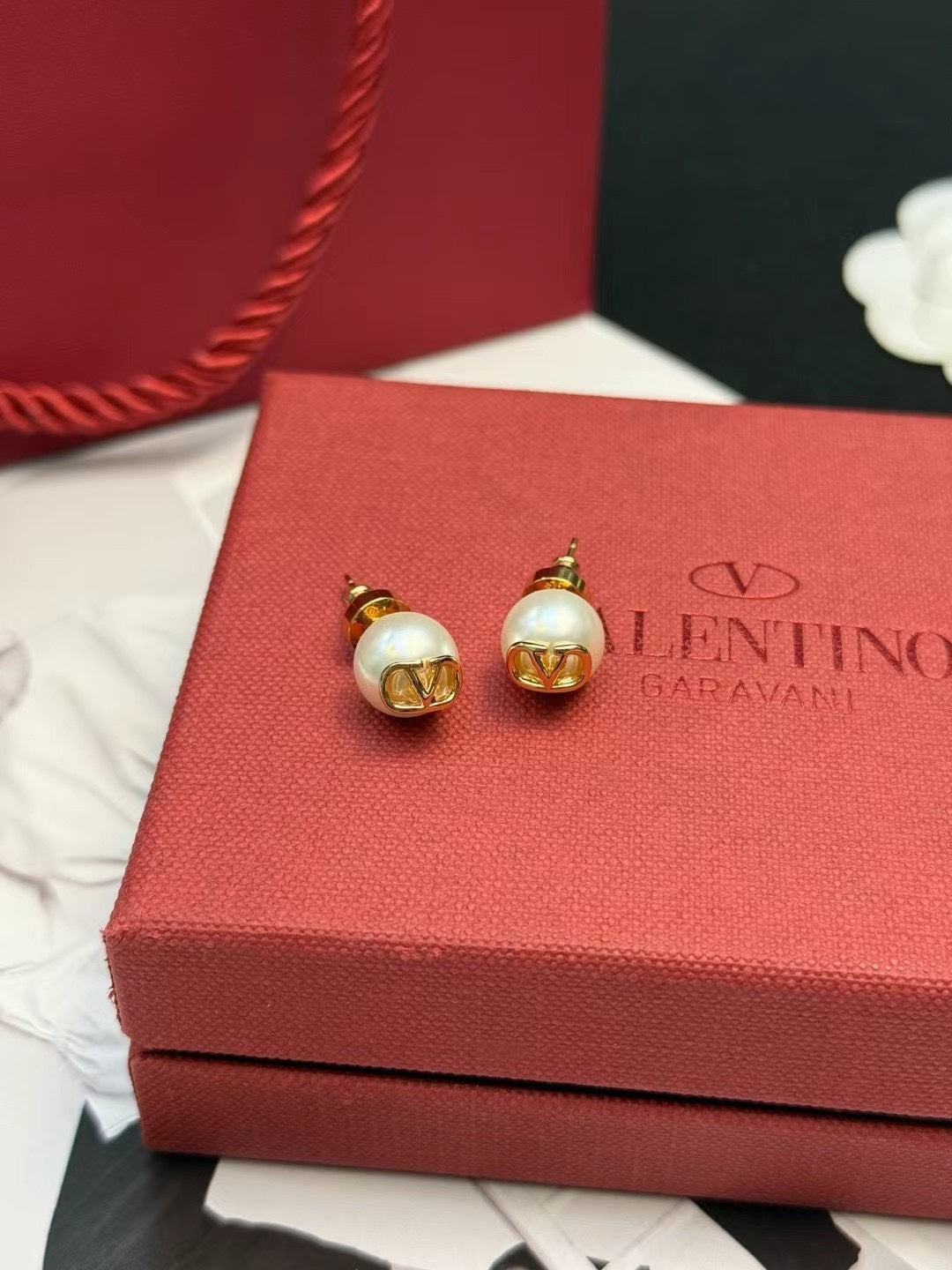Signature Emblem Pearl-Detail Stud Earrings – Design 03 styled detail