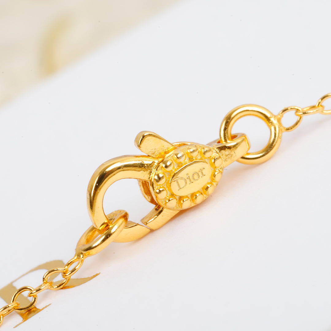 Pearl Pearl-Detail Pendant Necklace – Pearl Detail – Design 058 front product view