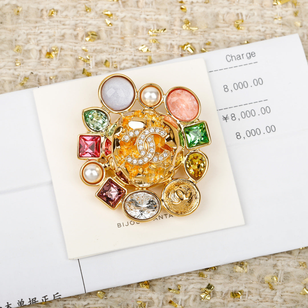 Double-C Emblem Brooch in Gold-Tone – Design 014 detail view