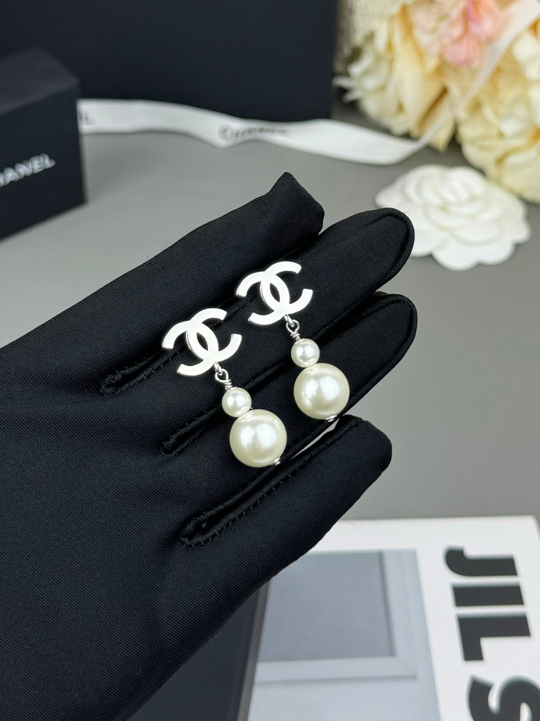 Double-C Emblem Pearl-Detail Statement Earrings – Pearl Detail – Design 025 close-up detail