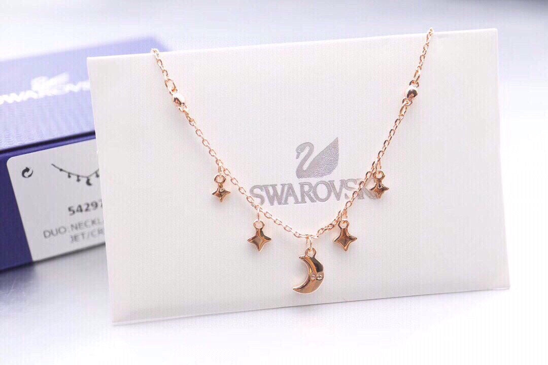 Star Collarbone Necklace in Rose-Gold-Tone styled product view