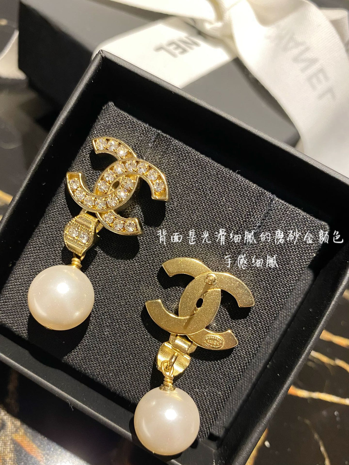 Double-C Emblem Pearl-Detail Stud Earrings – Pearl Detail – Design 015 side detail