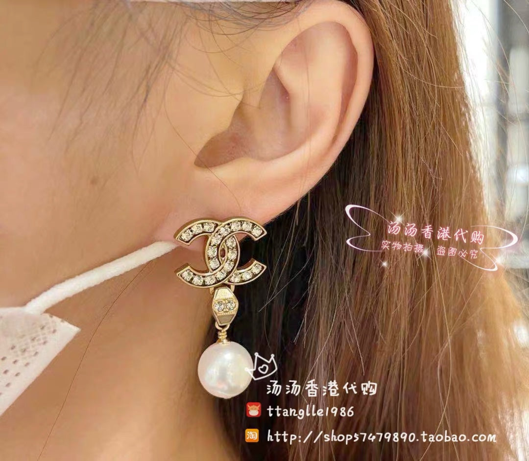 Double-C Emblem Pearl-Detail Stud Earrings – Pearl Detail – Design 015 detail view