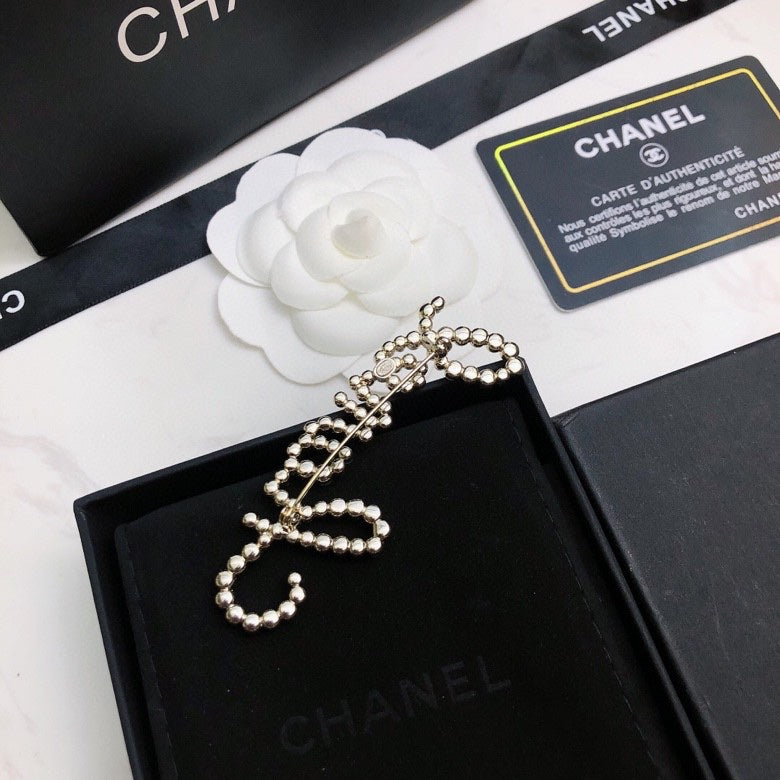 Signature Emblem Brooch in Polished Metal-Tone – Design 036 side detail