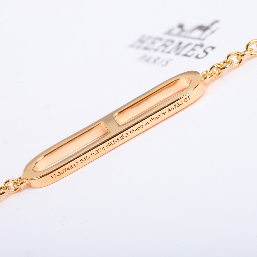 Toggle Bracelet in Polished Metal-Tone – Toggle Detail front product view