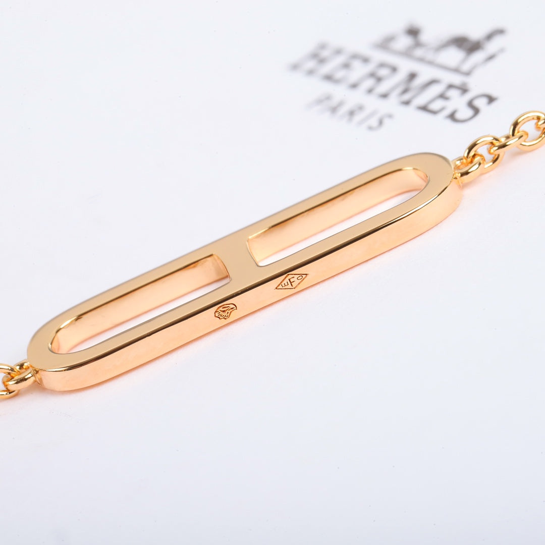 Toggle Bracelet in Polished Metal-Tone – Toggle Detail detail view
