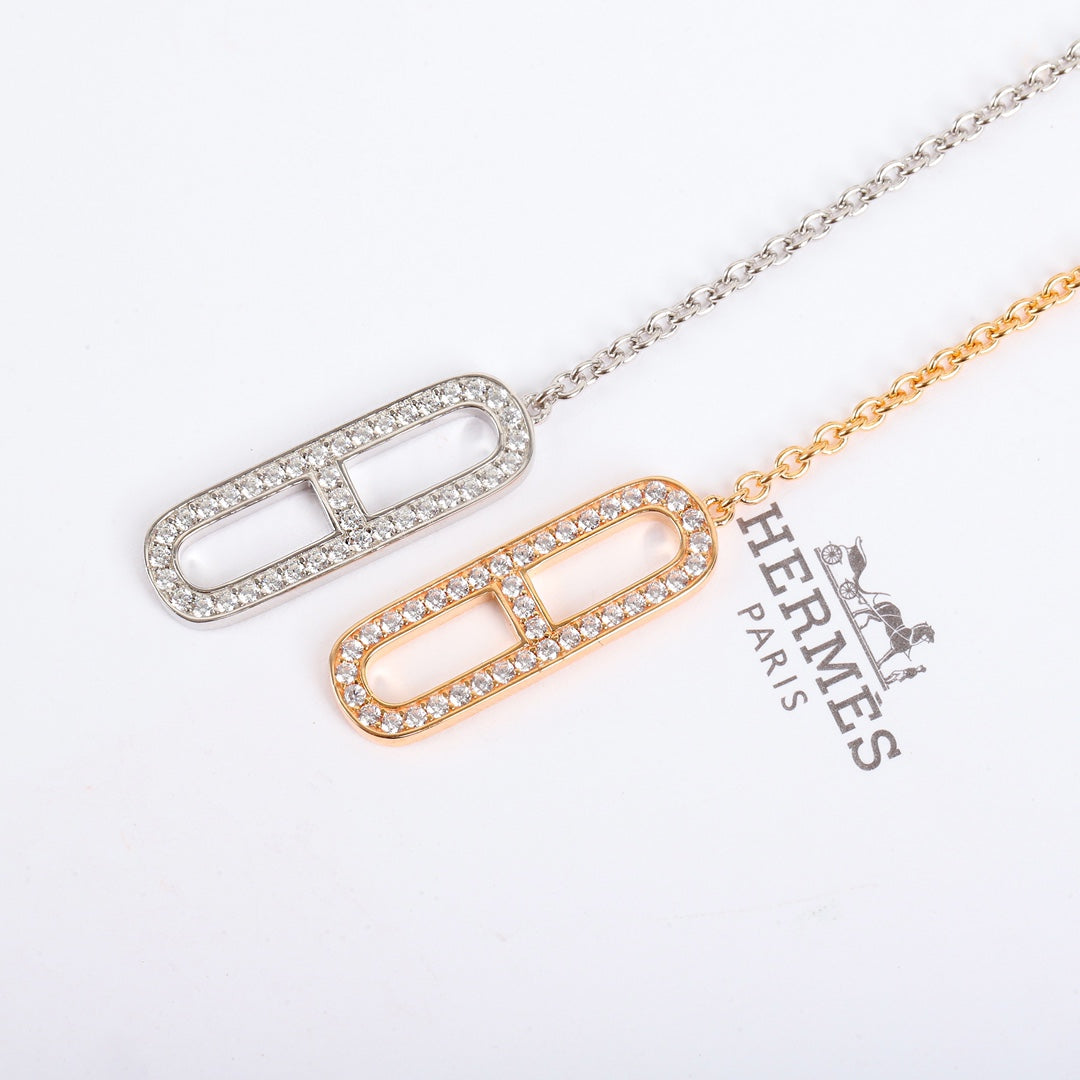 Toggle Bracelet in Polished Metal-Tone – Toggle Detail close-up detail