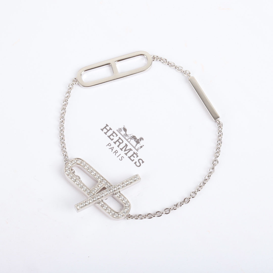 Toggle Bracelet in Polished Metal-Tone – Toggle Detail side detail