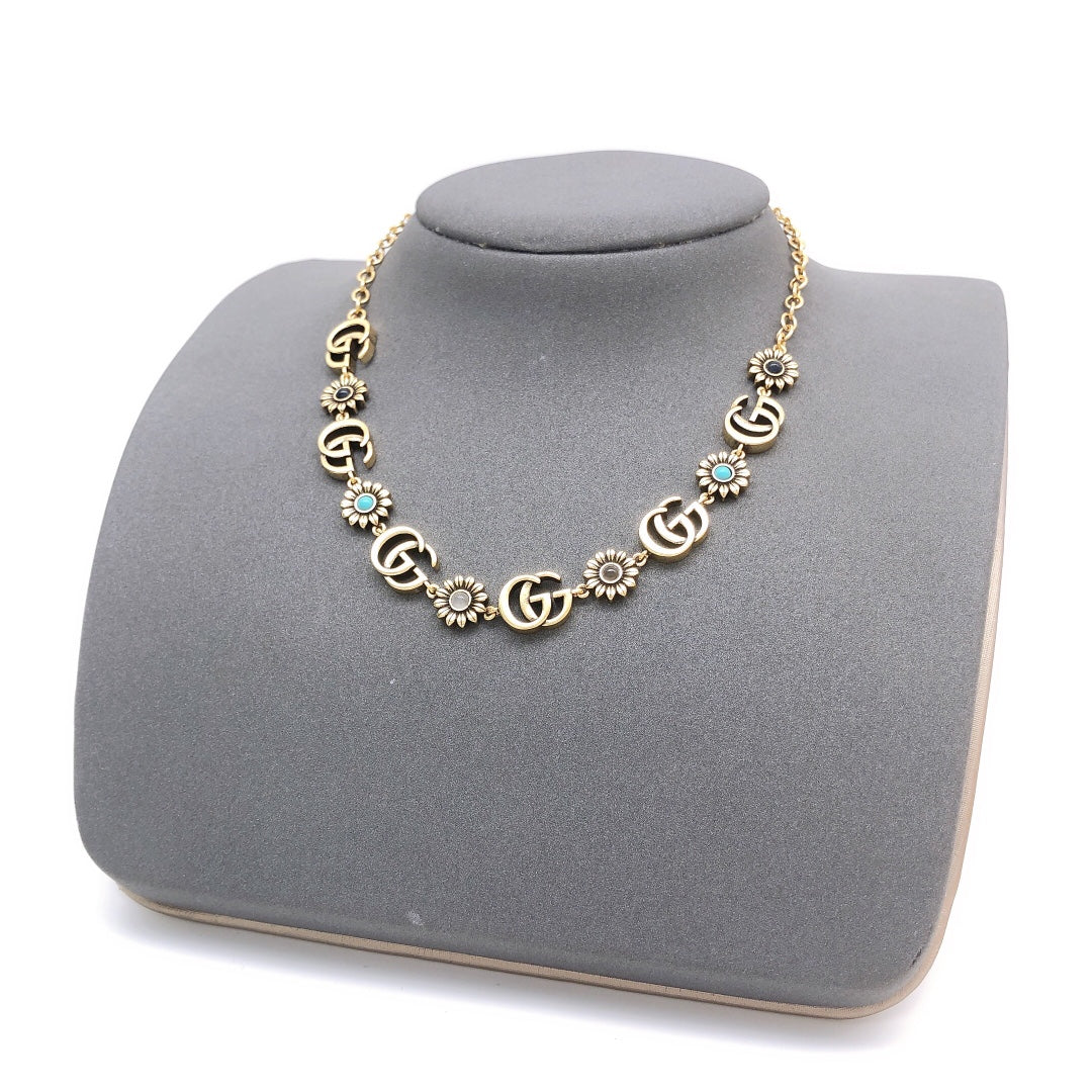 Floral Pendant Necklace in Polished Metal-Tone – Design 004 close-up detail