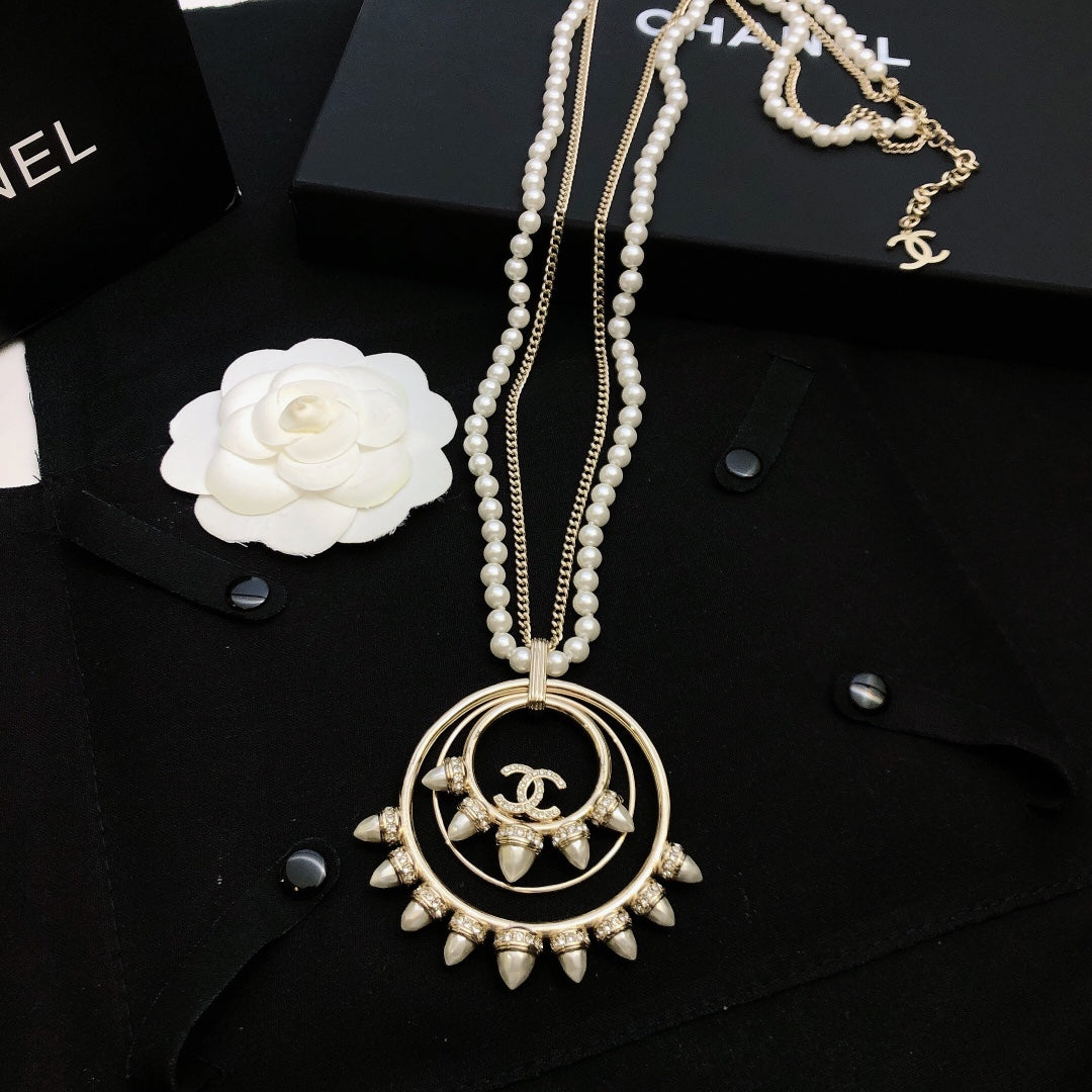 Double-C Emblem Pendant Necklace in Polished Metal-Tone – Design 004 side detail