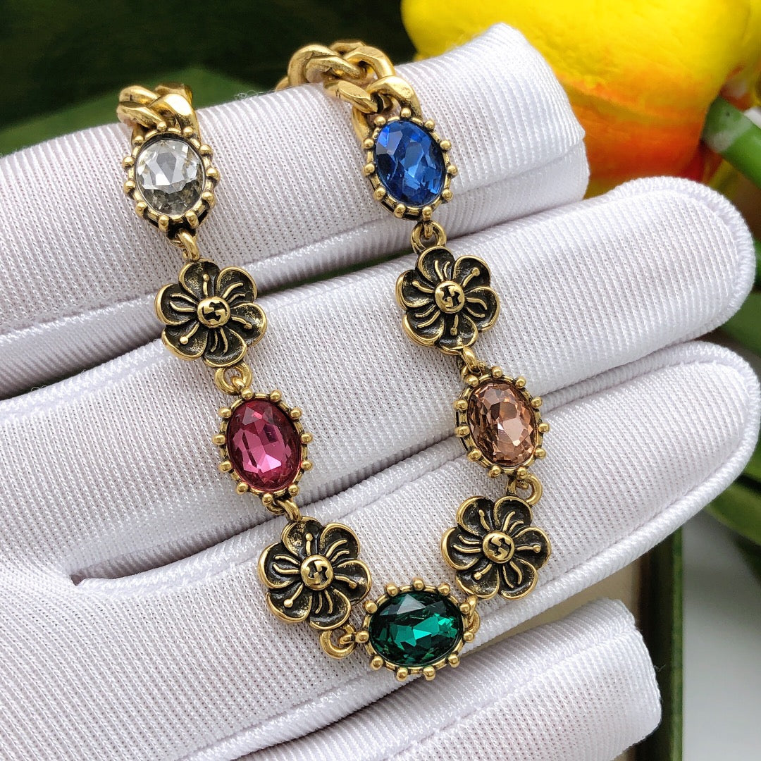 Geometric Emblem Bracelet in Gold-Tone – Design 002 detail view