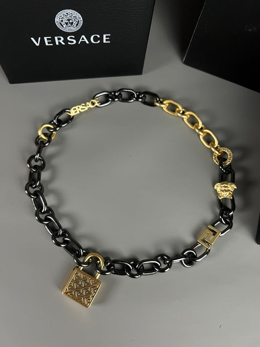 Medusa Head Pendant Necklace in Polished Metal-Tone – Design 05 main product view