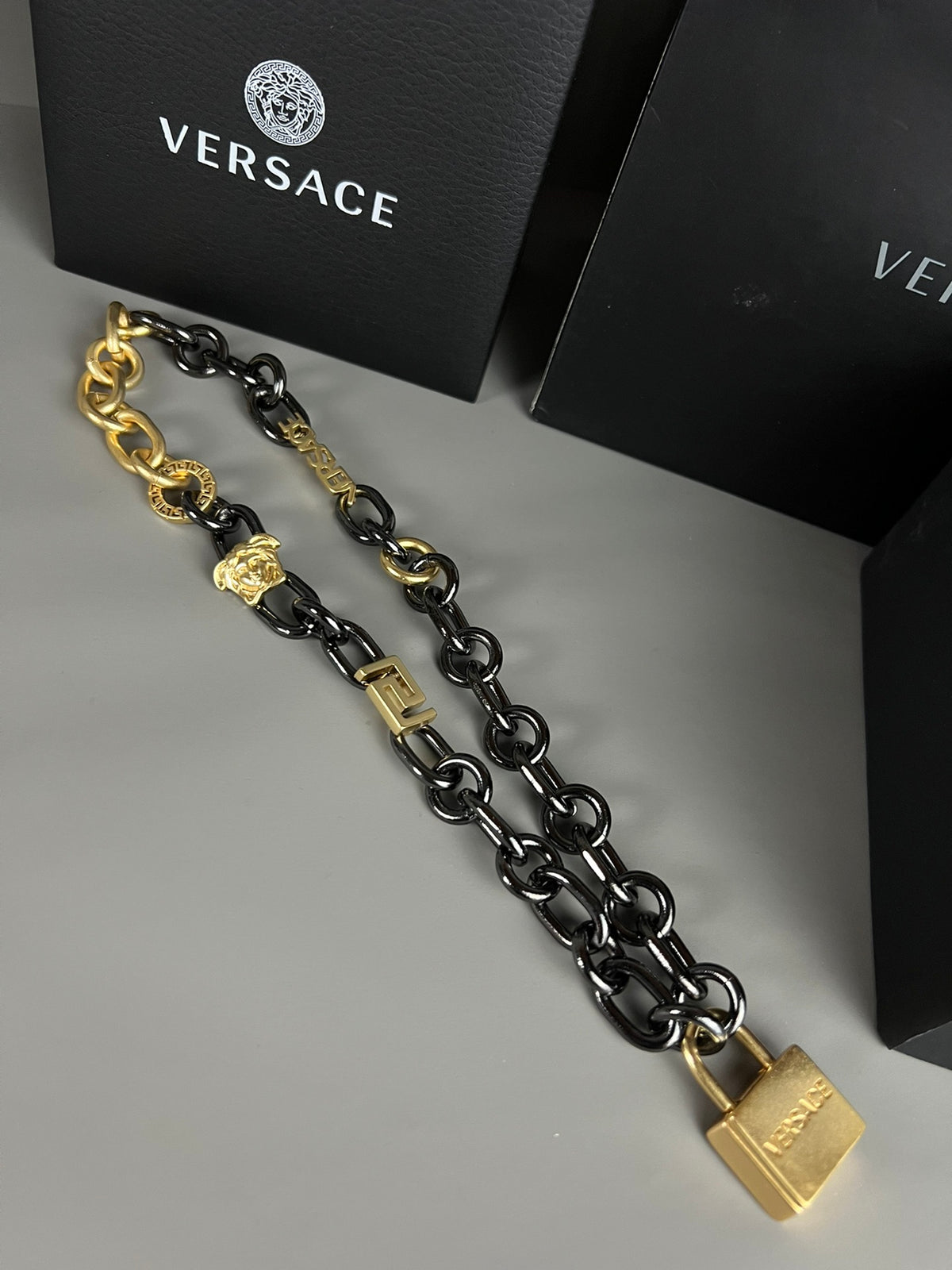 Medusa Head Pendant Necklace in Polished Metal-Tone – Design 04 side detail