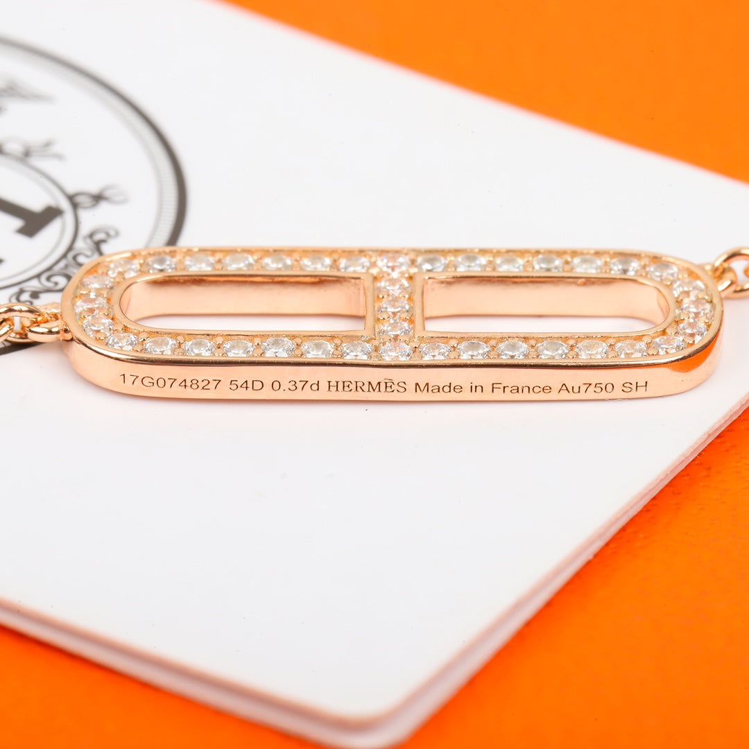 Toggle Pendant Necklace in Polished Metal-Tone – Toggle Detail – Design 028 main product view