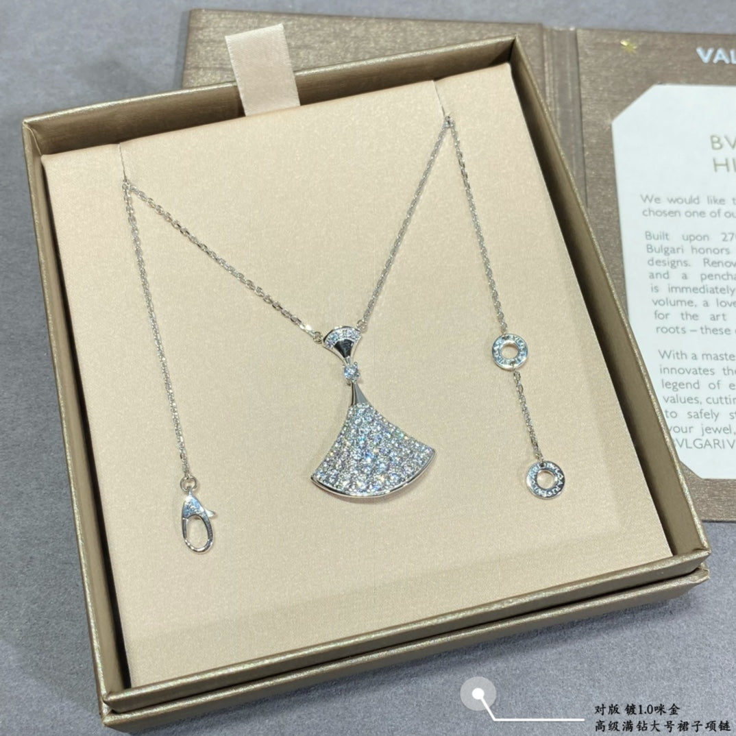 Fan Pendant Necklace in Polished Metal-Tone – Fan Detail side detail