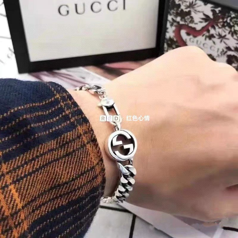 Double-G Emblem Bracelet in Polished Metal-Tone – Vintage Detail – Design 002 close-up detail