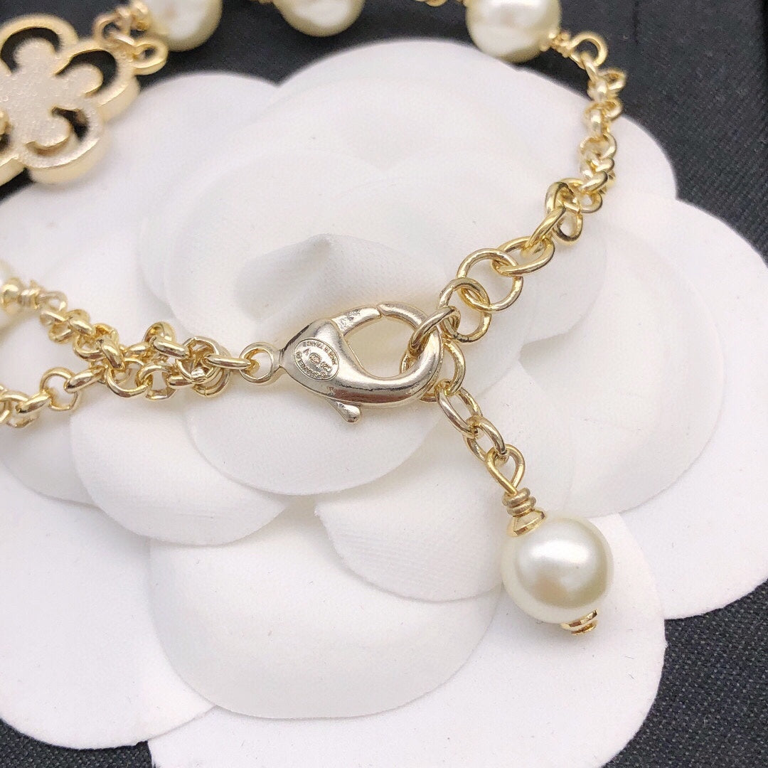 Double-C Emblem Bracelet in Gold-Tone – Pearl Detail – Design 005 side detail