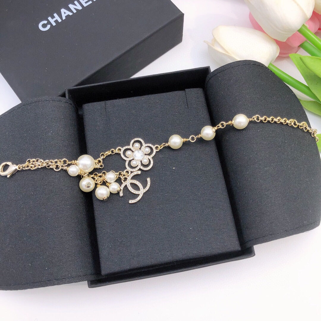 Double-C Emblem Bracelet in Gold-Tone – Pearl Detail – Design 005 front product view