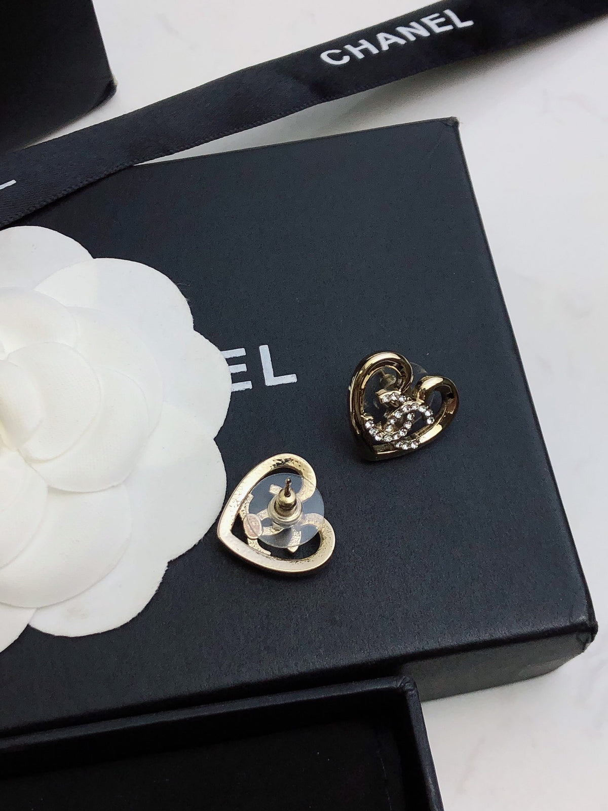 Heart Stud Earrings in Polished Metal-Tone – Heart Detail – Design 004 detail view