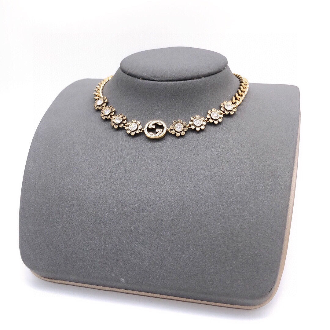 Double-G Emblem Pendant Necklace in Polished Metal-Tone – Design 027 side detail