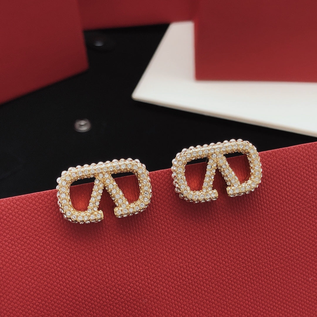 V Emblem Pearl-Detail Stud Earrings – Design 03 styled detail