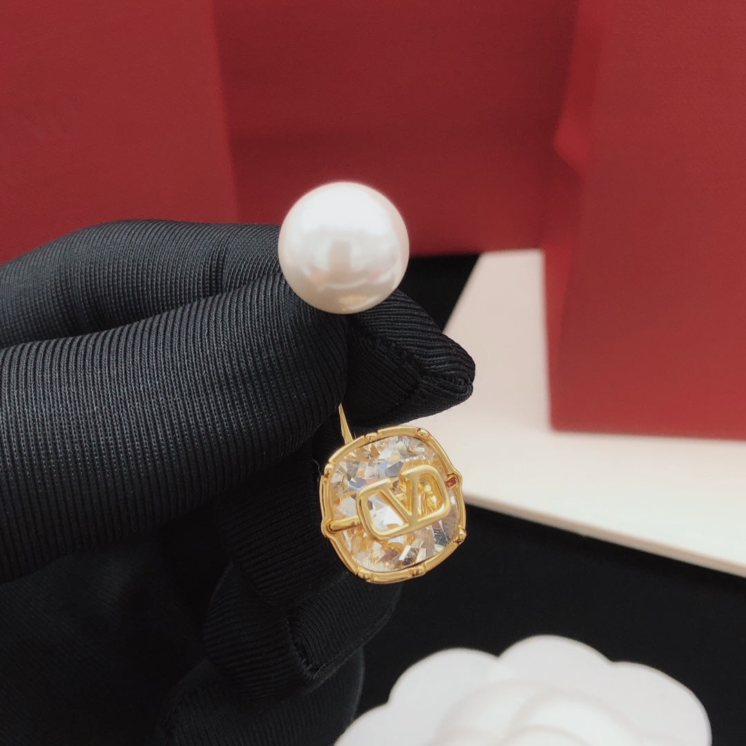 Signature Emblem Pearl-Detail Drop Earrings – White side detail