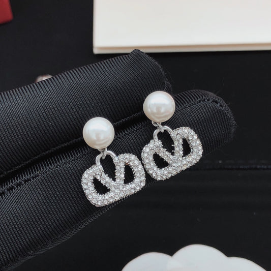 Signature Emblem Pearl-Detail Stud Earrings – Design 05 main product view