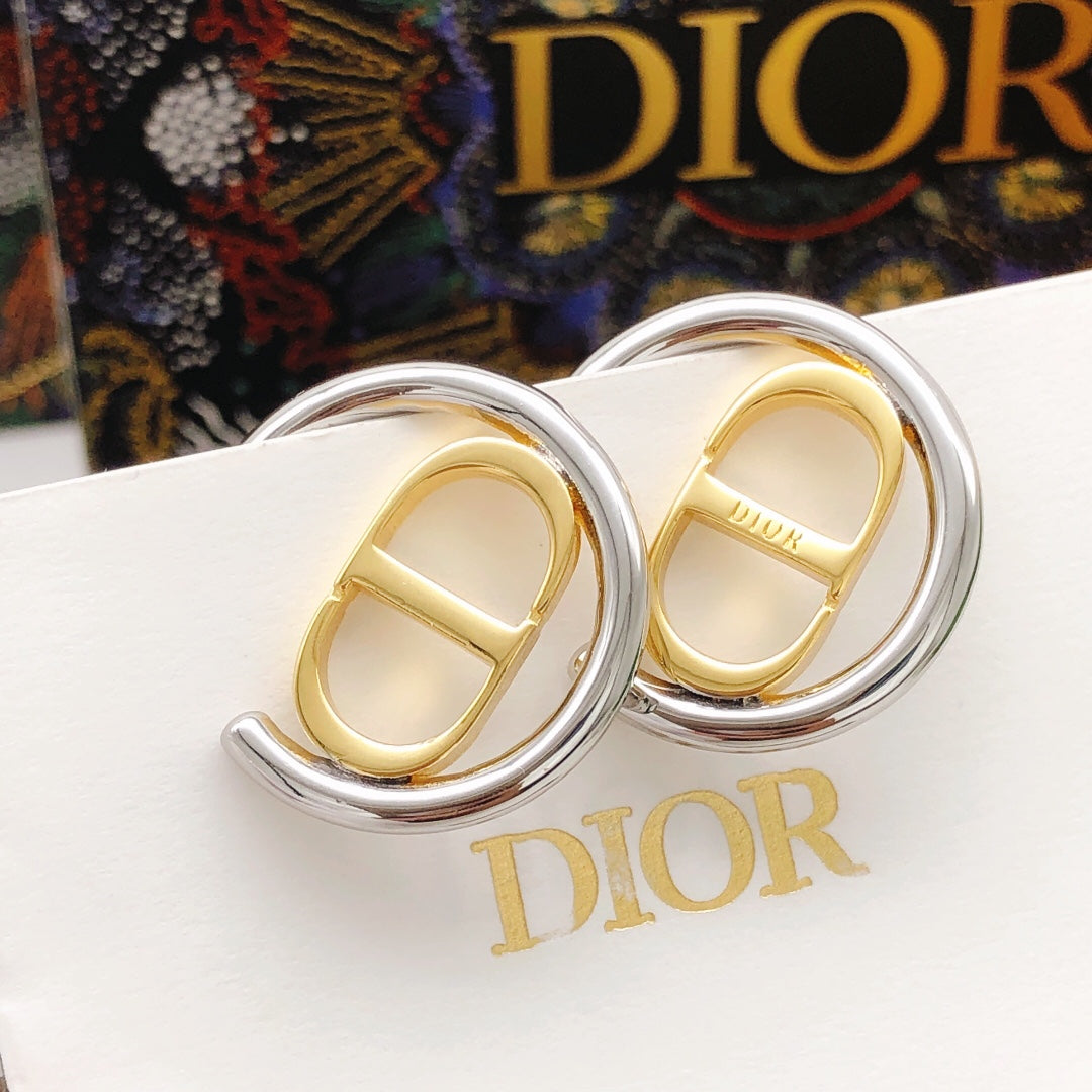 Round Jewelry Accessory in Gold-Tone – Design 001 front product view