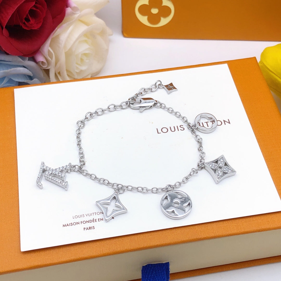Geometric Emblem Bracelet in Silver-Tone – Silver Detail – Design 018 side detail
