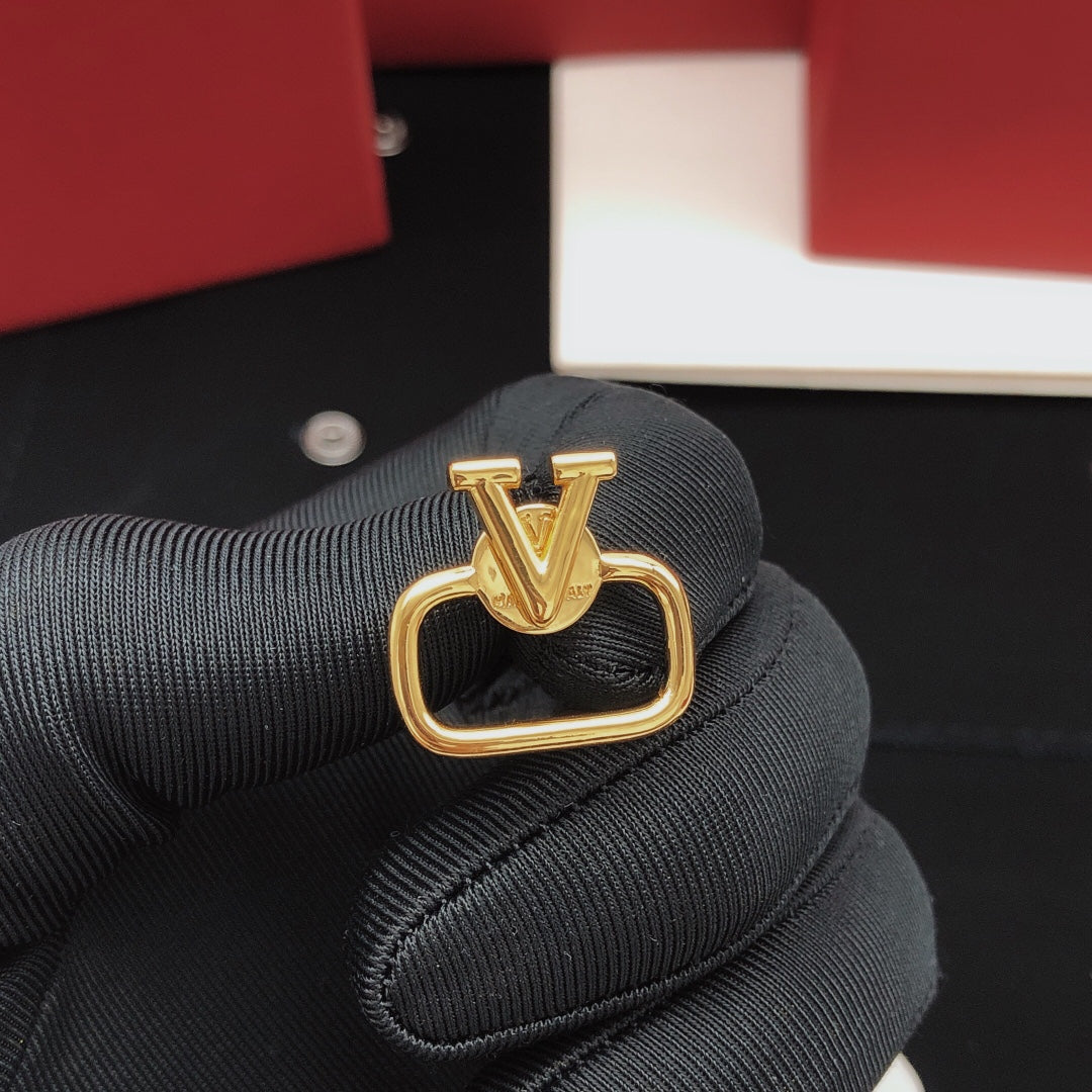 V Emblem Polished Stud Earrings – Design 01 detail view