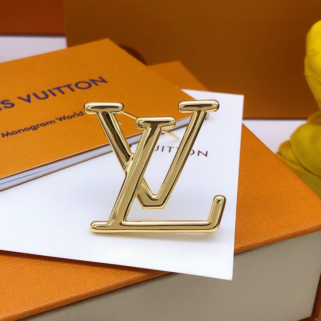 Geometric Emblem Brooch in Gold-Tone – Design 001 detail view