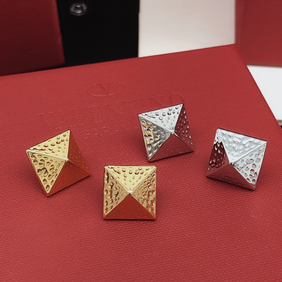 Signature Emblem Polished Stud Earrings – Design 03 detail view