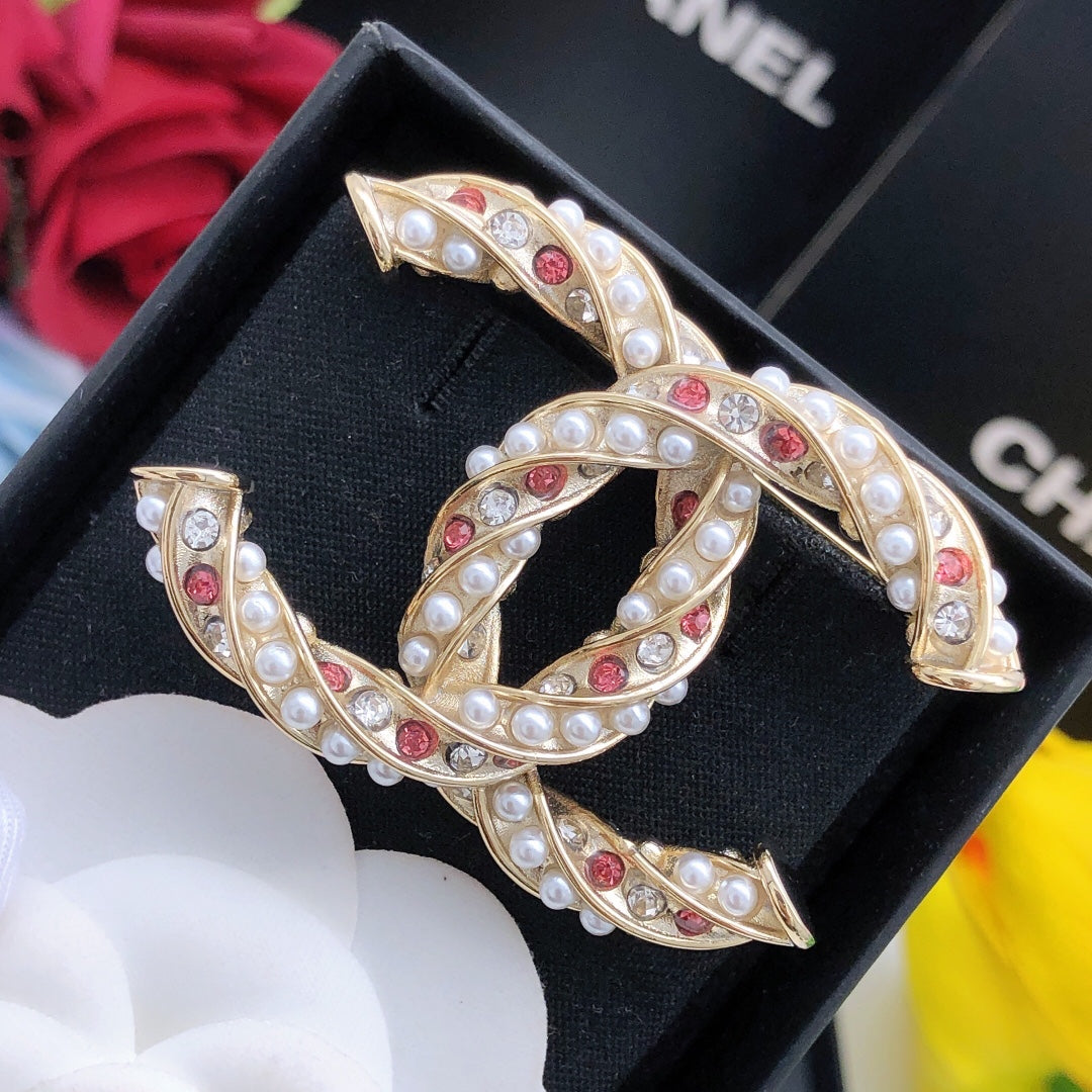 Pearl Brooch in Polished Metal-Tone – Pearl Detail – Design 007 front product view