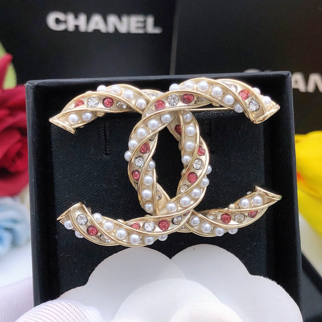 Pearl Brooch in Polished Metal-Tone – Pearl Detail – Design 007 main product view