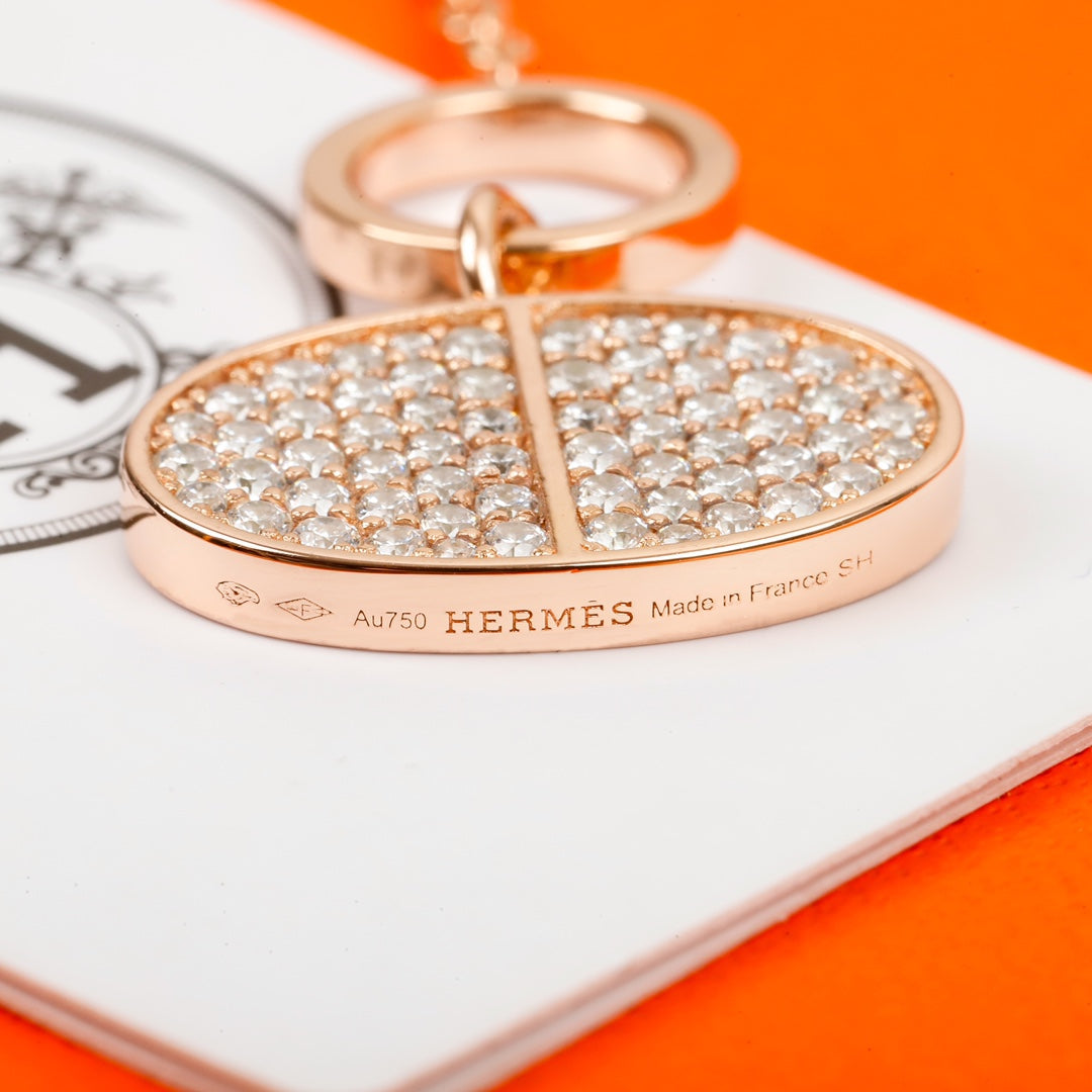 Signature Emblem Bangle in Gold-Tone – Red Detail close-up detail