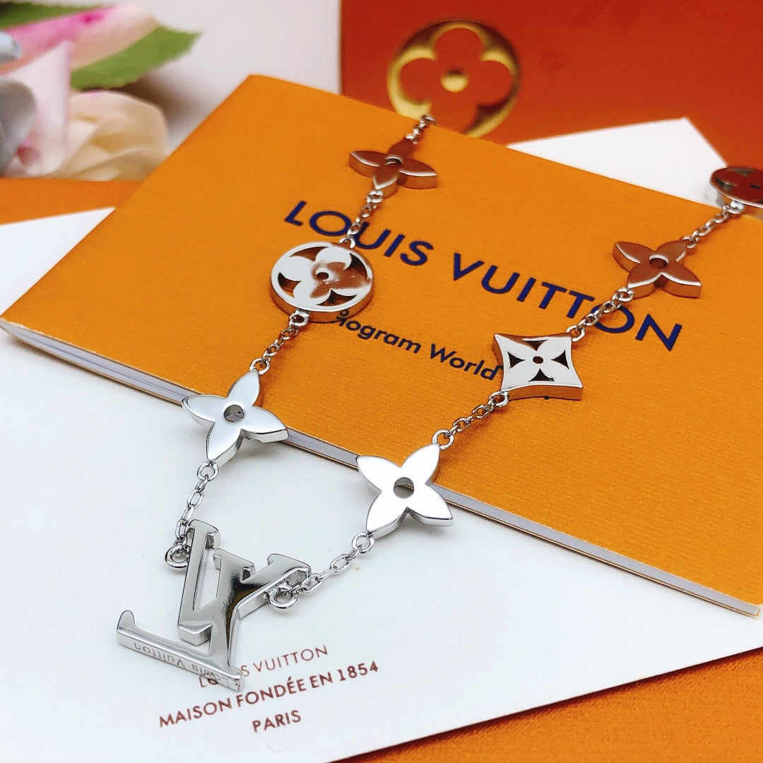 Geometric Emblem Pendant Necklace in Silver-Tone – Silver Detail – Design 004 side detail