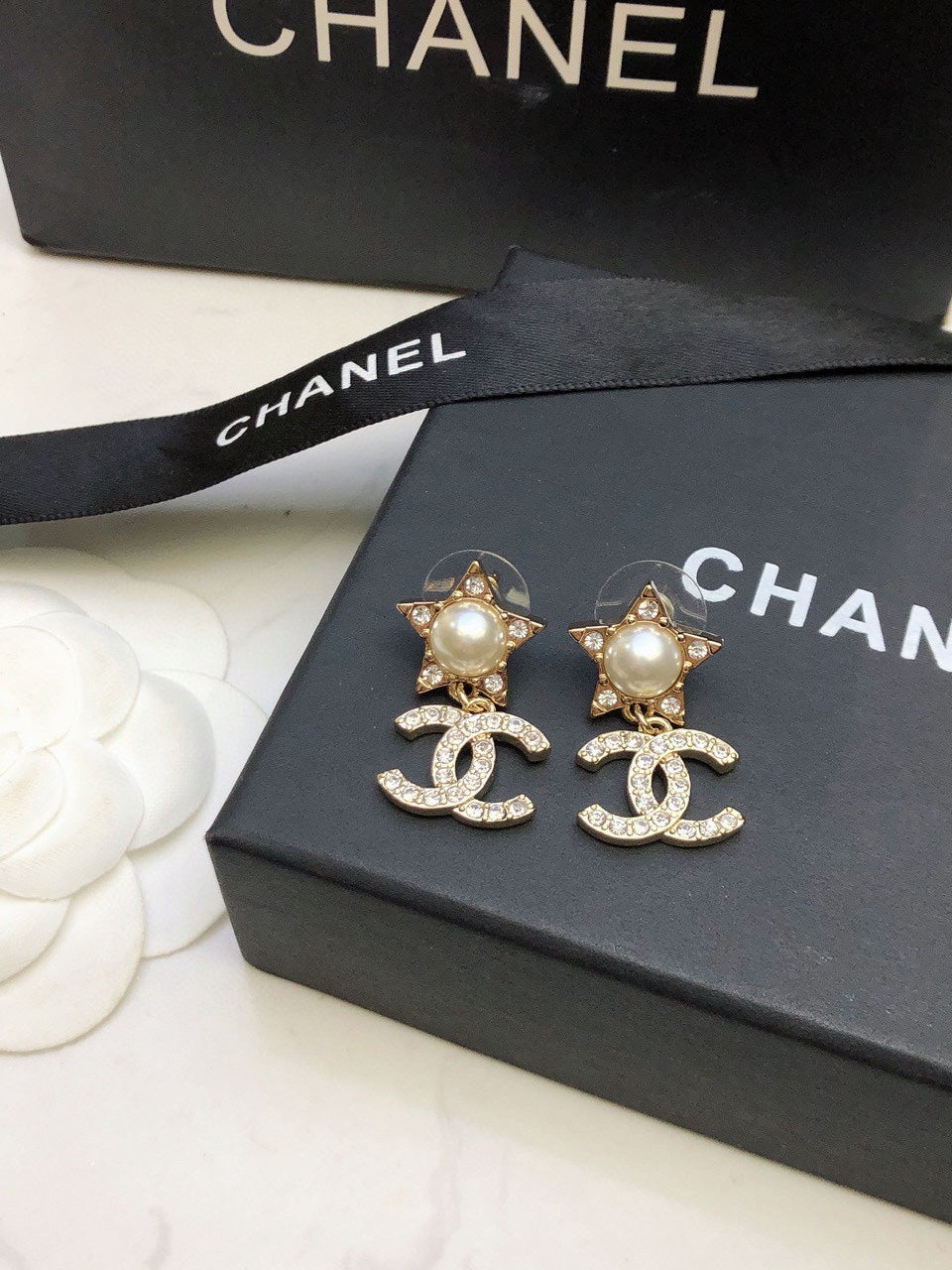 Double-C Emblem Pearl-Detail Stud Earrings – Pearl Detail – Design 027 close-up detail